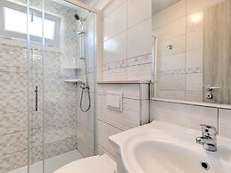 Beautiful Mobile Home in Banjole With Swimming Pool