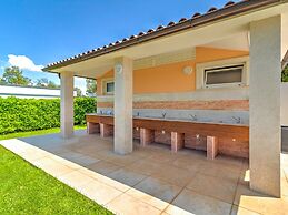 Beautiful Mobile Home in Banjole With Swimming Pool