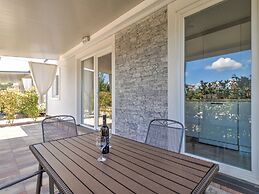 Beautiful Mobile Home in Banjole With Swimming Pool