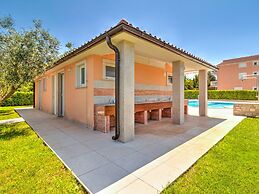 Beautiful Mobile Home in Banjole With Swimming Pool