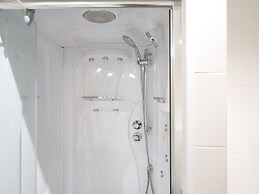 Appealing Apartment in Den Haag With Balcony