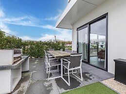 Brand new Luxury Villa on a Small-scale Park