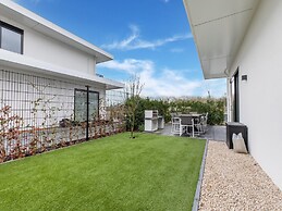 Brand new Luxury Villa on a Small-scale Park