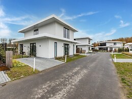 Brand new Luxury Villa on a Small-scale Park