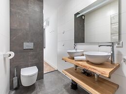 Brand new Luxury Villa on a Small-scale Park