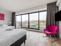 Brand new Luxury Villa on a Small-scale Park