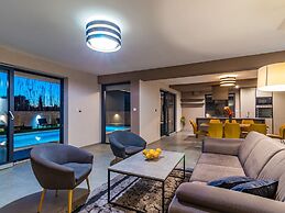 Super Modern Villa With Private Pool