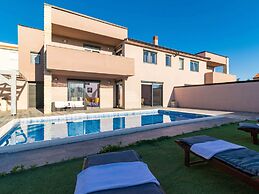 Super Modern Villa With Private Pool