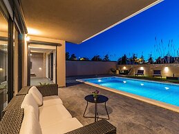 Super Modern Villa With Private Pool