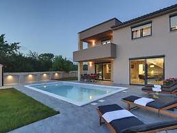 Super Modern Villa With Private Pool