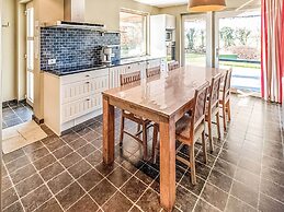 Serene Holiday Home in Gijverinkhove With Terrace, Garden
