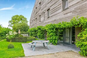 Serene Holiday Home in Gijverinkhove With Terrace, Garden