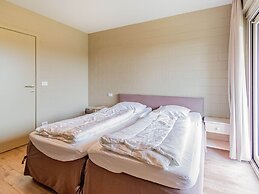 Serene Holiday Home in Gijverinkhove With Terrace, Garden