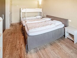 Serene Holiday Home in Gijverinkhove With Terrace, Garden