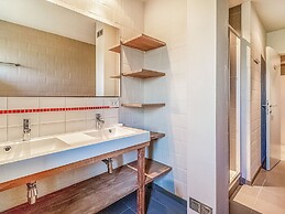 Serene Holiday Home in Gijverinkhove With Terrace, Garden