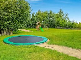 Serene Holiday Home in Gijverinkhove With Terrace, Garden