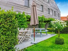 Serene Holiday Home in Gijverinkhove With Terrace, Garden
