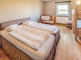 Serene Holiday Home in Gijverinkhove With Terrace, Garden