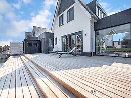 Lovely Holiday Home in Stavoren With Bubble Bath