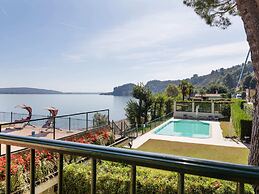 Residence Located on the Shores of Lake Maggiore