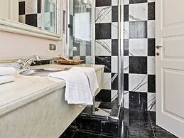 Residence Located on the Shores of Lake Maggiore