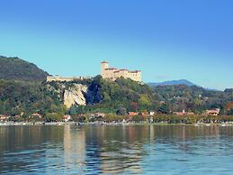 Residence Located on the Shores of Lake Maggiore
