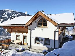 Delightful Apartment in Zell am Ziller With a View