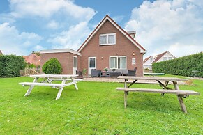 Captivating Holiday Home in Zeewolde near Forest