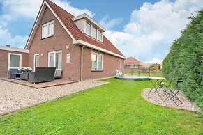 Captivating Holiday Home in Zeewolde near Forest
