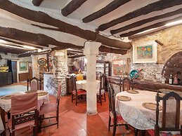 Rustic Holiday Home in Tolva near Mont Rebei Lake