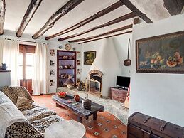 Rustic Holiday Home in Tolva near Mont Rebei Lake