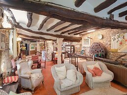 Rustic Holiday Home in Tolva near Mont Rebei Lake