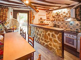 Rustic Holiday Home in Tolva near Mont Rebei Lake
