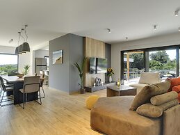 Comfortable, Stylish, Detached Villa With Garden, Private Pool, Near t