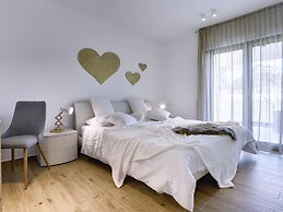 Comfortable, Stylish, Detached Villa With Garden, Private Pool, Near t