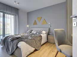 Comfortable, Stylish, Detached Villa With Garden, Private Pool, Near t