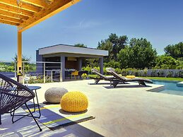 Comfortable, Stylish, Detached Villa With Garden, Private Pool, Near t