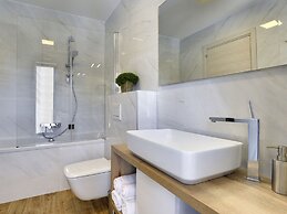 Comfortable, Stylish, Detached Villa With Garden, Private Pool, Near t