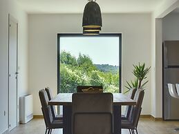 Comfortable, Stylish, Detached Villa With Garden, Private Pool, Near t