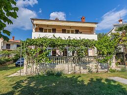 Alluring Apartment in Medulin near Beach