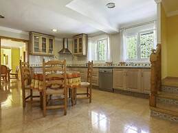 Charming Holiday Home in Calpe With Barbeque