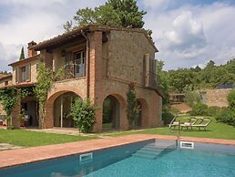 Villa in Arezzo With Pool and Vineyards
