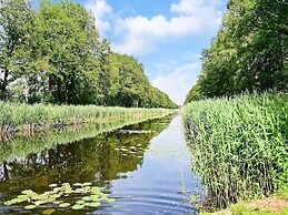 House in Reutum With Jacuzzi & Forest View