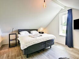 House in Reutum With Jacuzzi & Forest View
