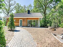 House in Reutum With Jacuzzi & Forest View