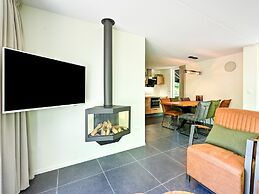 House in Reutum With Jacuzzi & Forest View