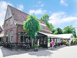 House in Reutum With Jacuzzi & Forest View