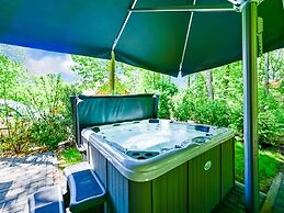 House in Reutum With Jacuzzi & Forest View