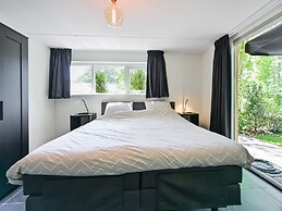 House in Reutum With Jacuzzi & Forest View