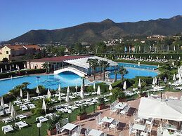 Tastefully Furnished Studio Near the Sea